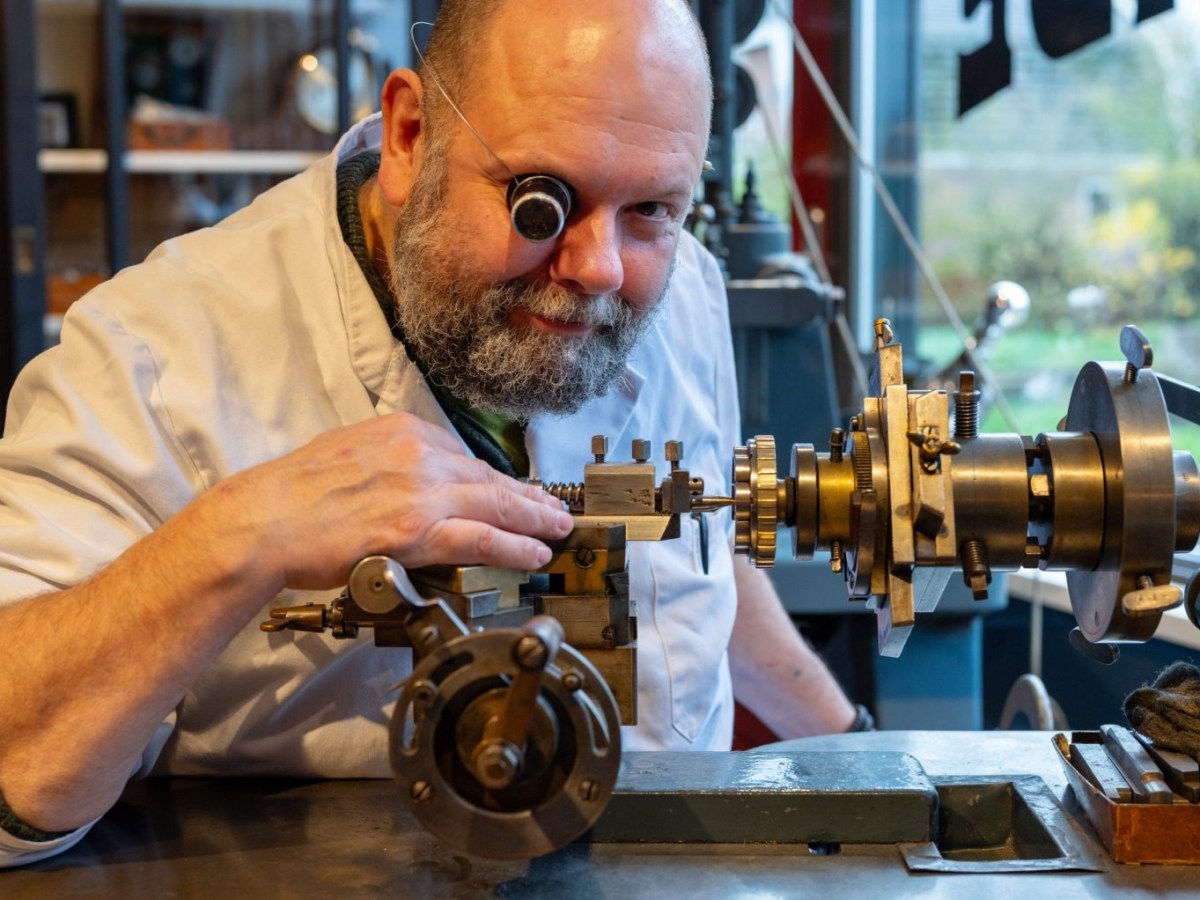 “Açık Açık Saat Yapımı: Yüzyıllardır Süregelen Bir Zanaat için Güncel bir Multimedya&nbsp;Rehber”